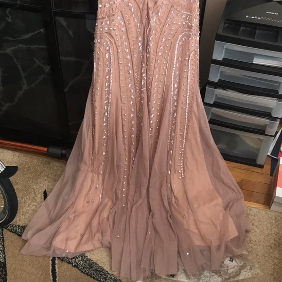 Gown - Picture 5 of 5